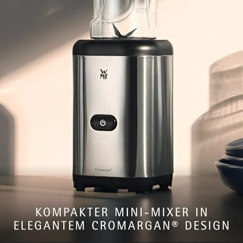Händler-Anwendungsfoto des Cromargan-Gehäuses und Starttasters der silbernen WMF Kult X Mix & Go Classic Edition